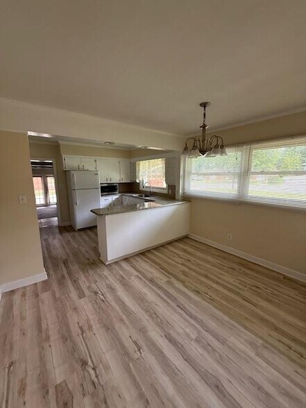 Building Photo - 205 Westridge Dr