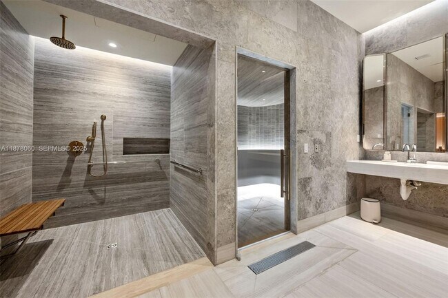 Building Photo - 2678 Tigertail Ave