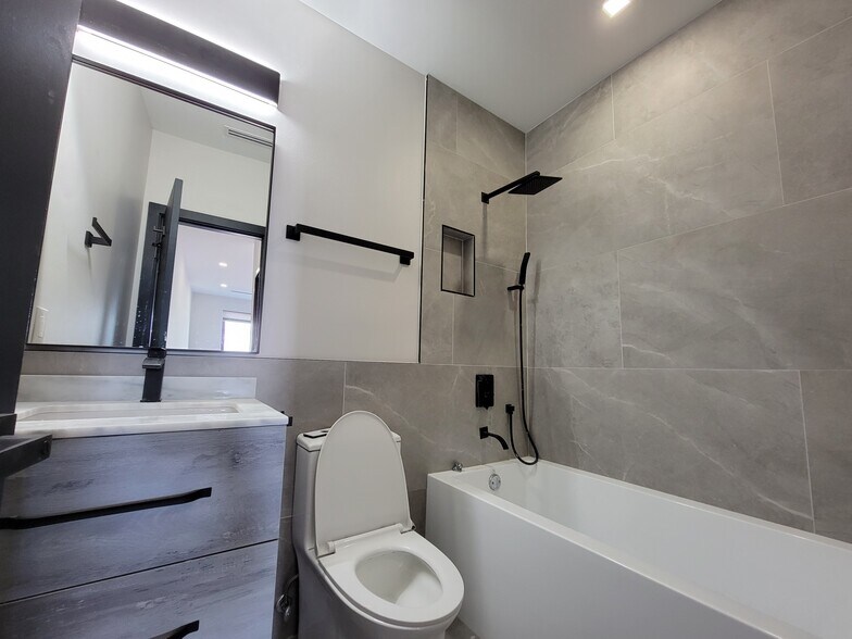 Building Photo - 2020 Dreer St