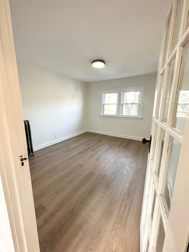 Building Photo - 75 Willowdale Ave