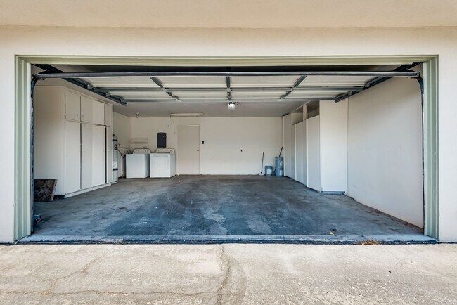 Building Photo - 3016 El Camino Ave