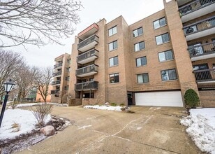 Building Photo - 222 Main St