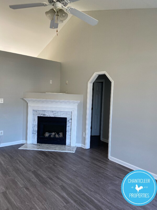 Building Photo - 1221 Topping Ln