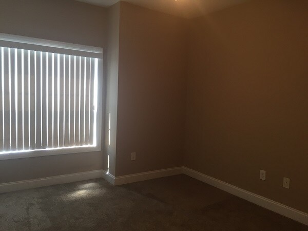 Building Photo - 2065 Silvercrest Dr