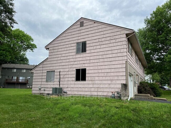 Building Photo - 9338 Bluejacket St