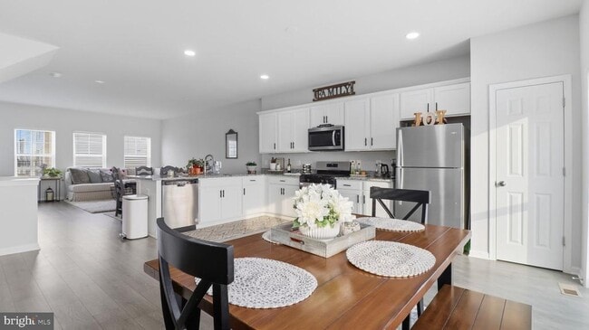 Building Photo - 110 Edelweiss Wy