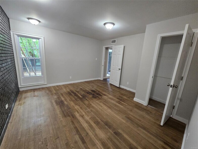 Building Photo - 3737 Wesley Dr