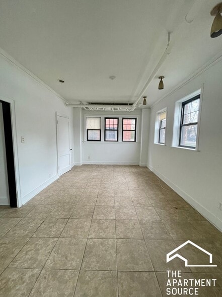 Building Photo - 3258 Maple Ave