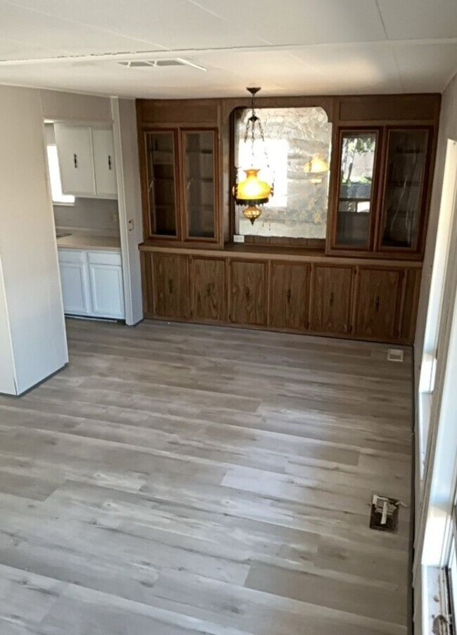 Building Photo - Inviting 3-Bedroom, 2-Bath Manufactured Ho...