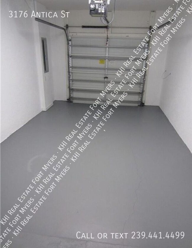 Building Photo - 3176 Antica St