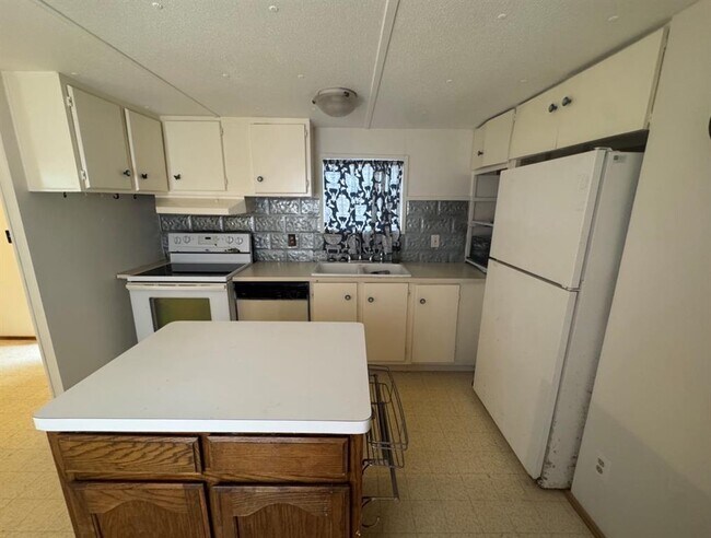 Building Photo - 301 Whitetail Ln