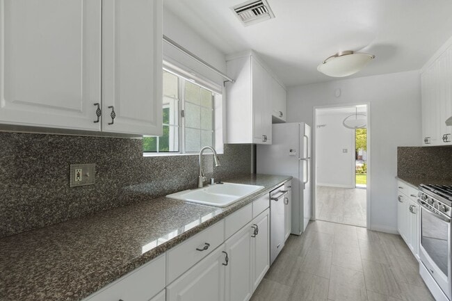 Building Photo - 19169 Jovan St