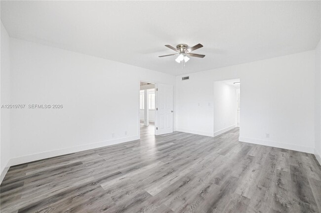 Building Photo - 5201 Yellow Pine Ln