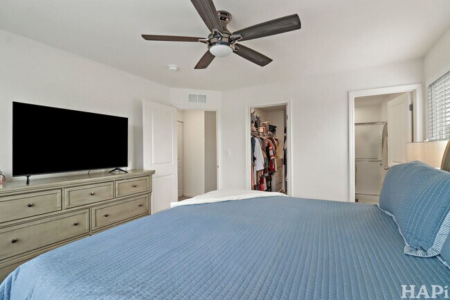 Building Photo - 6740 Linden Trl