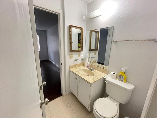 Building Photo - 510 Fairways Cir