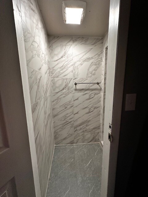 Shower room - 5897-5901 US-9