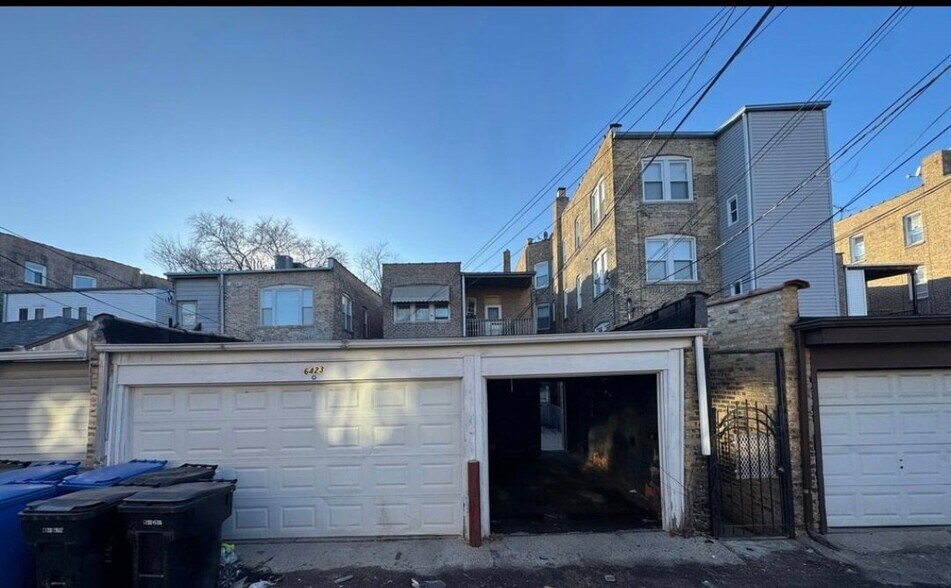 Building Photo - 6423 N Leavitt St