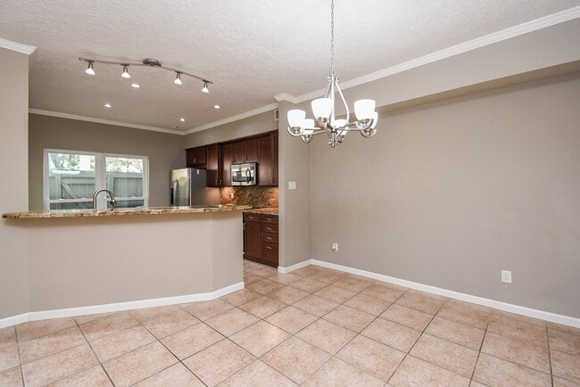 Building Photo - 9400 Doliver Dr