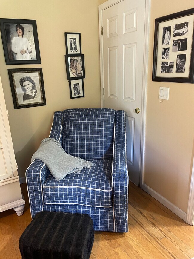 Building Photo - 198 Schools Dr