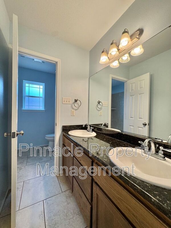 Building Photo - 4925 Scarlet Oak Dr