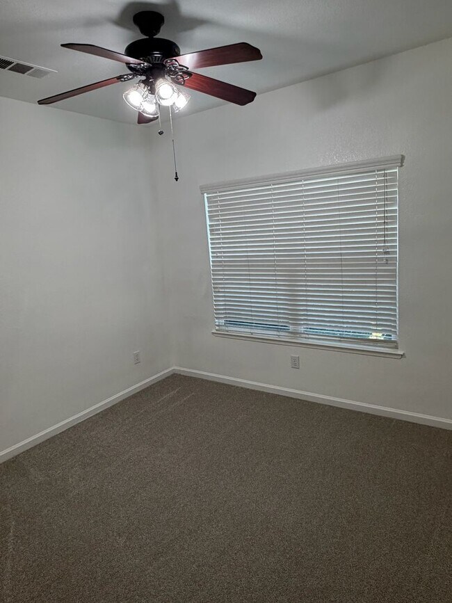 Building Photo - 1339 Vine St