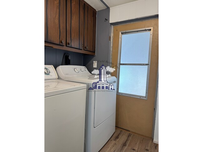 Building Photo - Welcome home to 8509 Northmont!