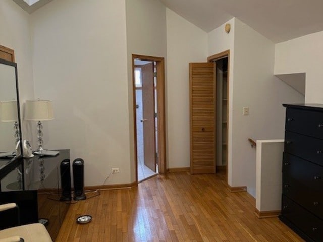 Building Photo - 915 E Oakton St