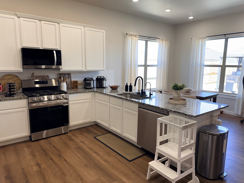 Building Photo - 421 Graze St