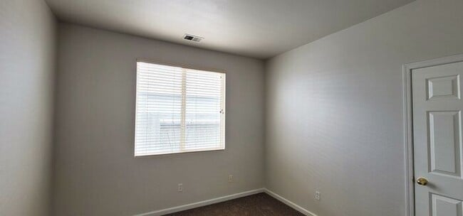 Building Photo - Single-Story 3 Bed, 2 Bath Home in Gated Double Diamond Community – Pool, Gym & 2-Car Garage