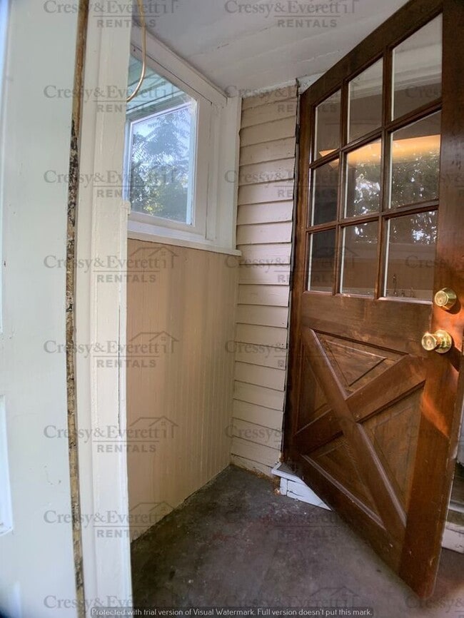 Building Photo - Perfect Size 1br Duplex right outside of D...