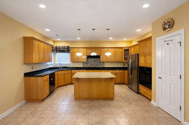 Building Photo - Amazing 5-Bed, 2.5-Bath Home on a Cul-de-Sac