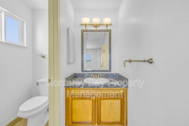 Building Photo - 143 Seal Ct