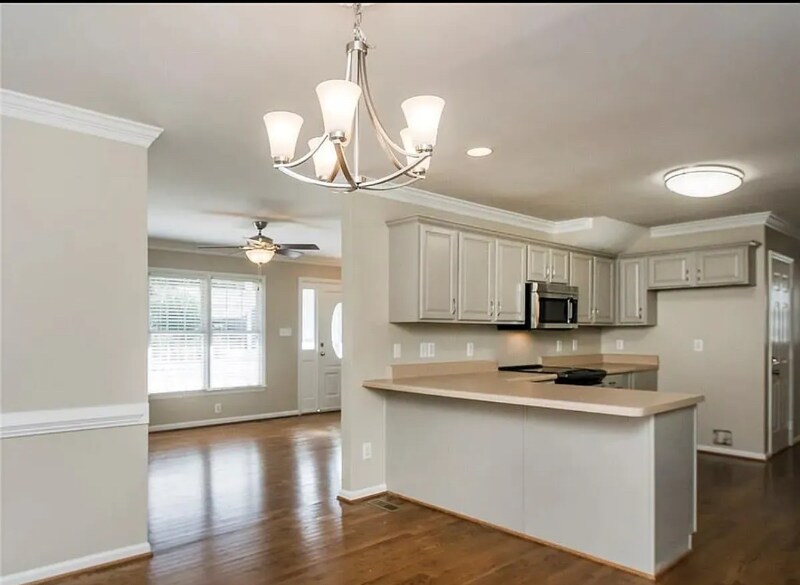 Building Photo - 824 Lockesley Ln