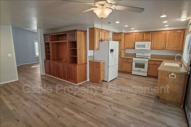 Building Photo - 27553 Saffron Ln