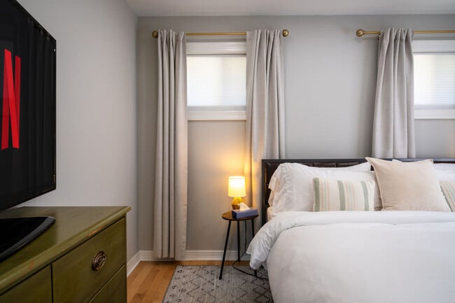 Building Photo - 525 Circle Dr