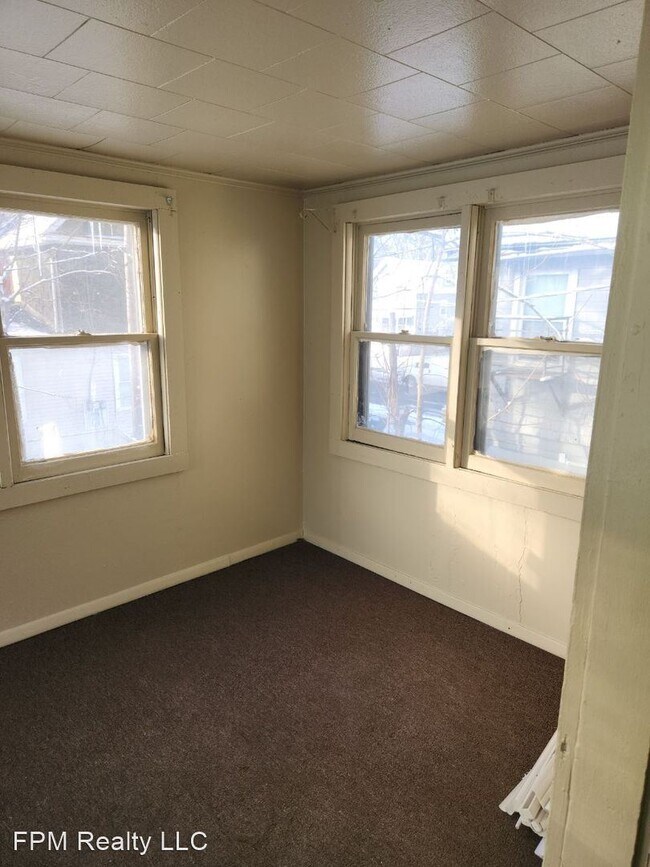 Building Photo - 4 br, 1 bath House - 73 Villa Street 1