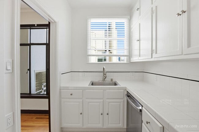 Building Photo - 1695 North Point St