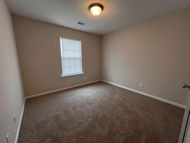 Building Photo - 283 Summerhill Dr