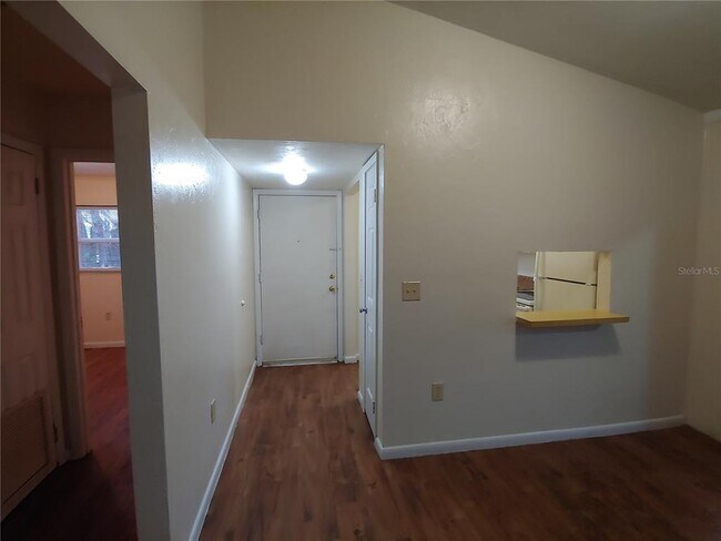 Building Photo - 208 NE 7th Pl
