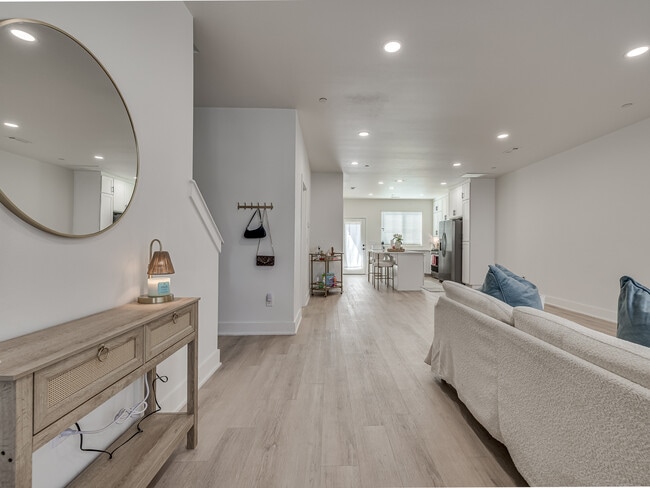 Building Photo - 1644 N Leverett Ave