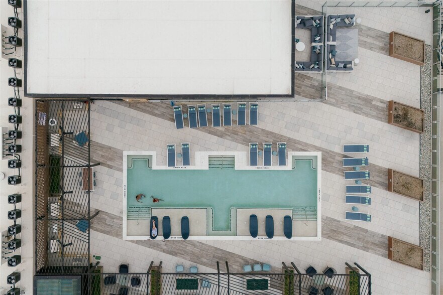 Building Photo - Surfside at Sapphire Bay