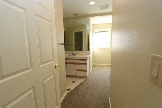 Building Photo - 3333 Deer Hollow Dr