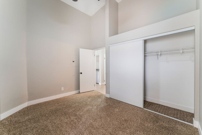 Building Photo - Charming 2-Bedroom Condo with Modern Comforts!