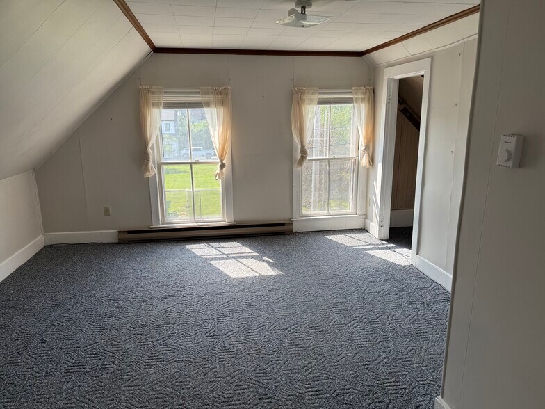 Building Photo - 13 Dingley Ct