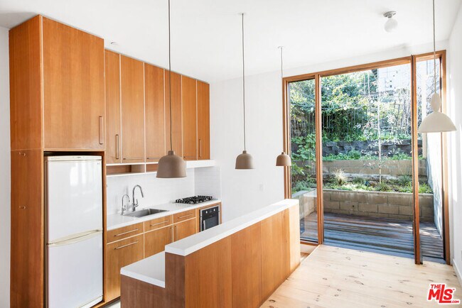 Building Photo - 1416 Fairbanks Pl