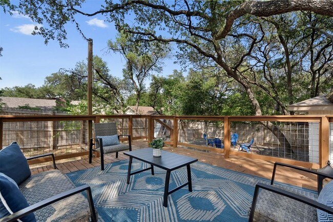 Building Photo - 902 Acorn Oaks Dr
