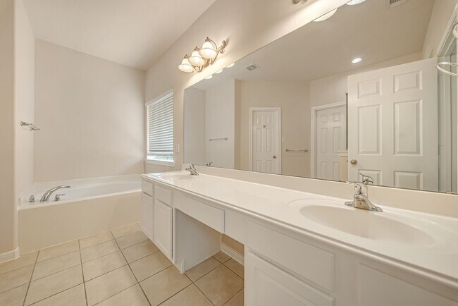 Building Photo - 18106 Linden Forest Ln