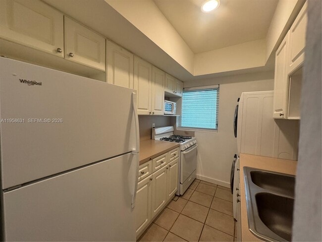 Building Photo - 921 Meridian Ave