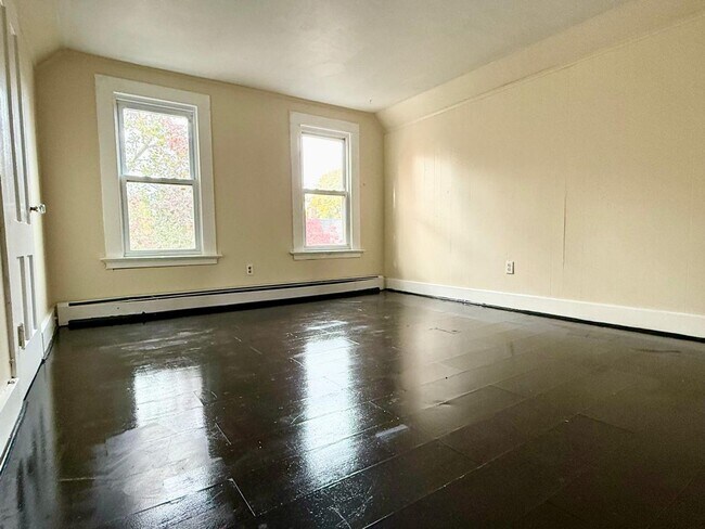 Building Photo - 37 Hotchkiss St