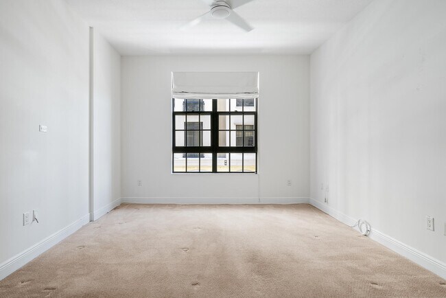 Building Photo - 801 S Olive Ave